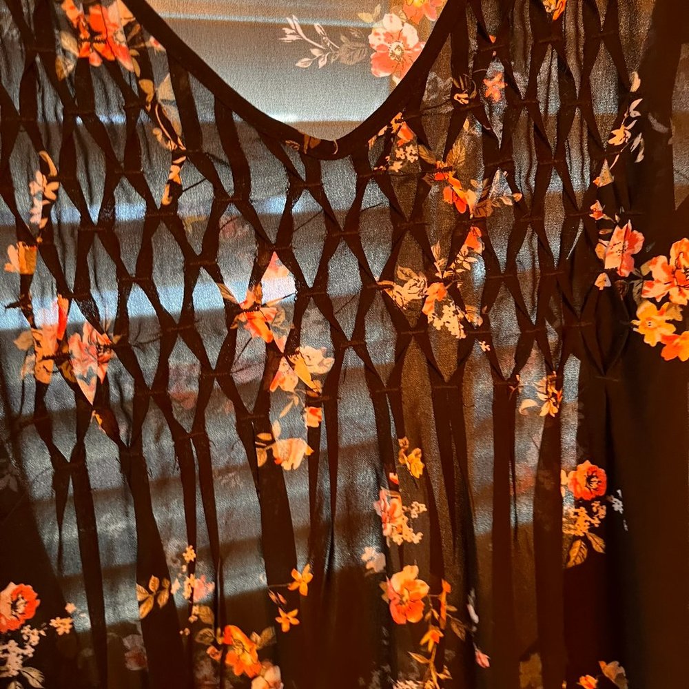 Sheer Floral Top - Picture 4 of 6